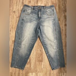 Torrid Festi Barrel Jeans Faded Denim Plus 16